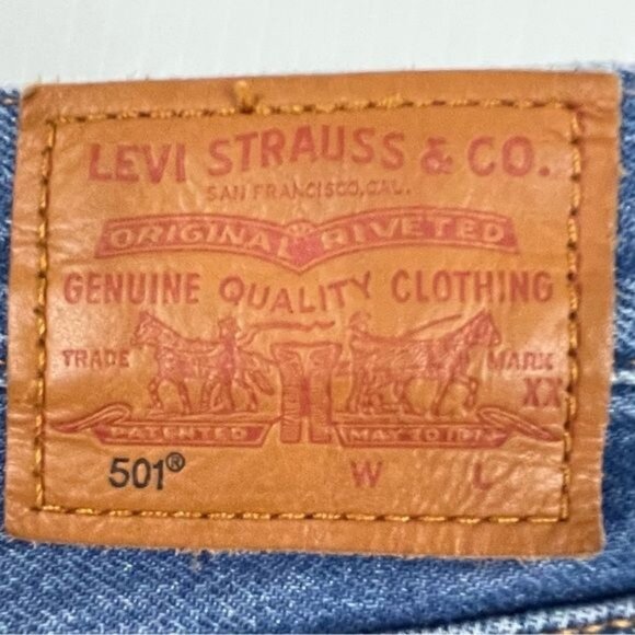 Levi's 501 premium High waisted Raw hem denim Shorts size 27 - Picture 5 of 9